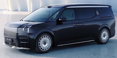Geely та Volvo створили розкішний електровен із величезним телевізором у салоні (фото)