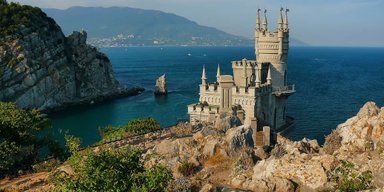 Курс на Крым. Зачем европейские депутаты ездят на аннексированный полуостров