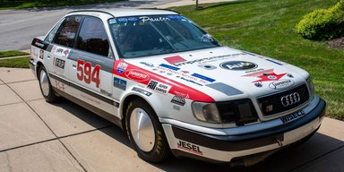 Швидший за Bugatti: на продаж виставили унікальний Audi 100 із парашутом (фото)