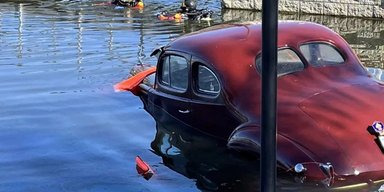 Не поставили на ручник: колекційне американське авто втопили під час фотосесії