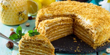 Медовик с кремом на сгущенном молоке: рецепт вкусного торта