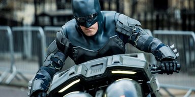 Топ-5 блокбастеров июня. Трансформеры озверели, Флэш и два Бэтмена, Форд в последний раз "Индиана"