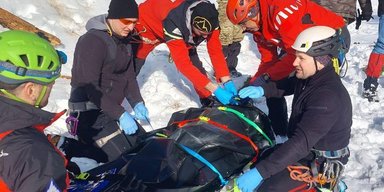 Выживших спасали 22 часа: в горах Румынии обнаружены тела погибших украинцев (фото)