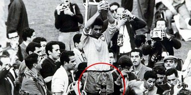 На снимке Чемпионата мира по футболу 1962 года нашли "путешественника во времени" (фото)