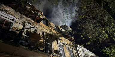 РФ разрушила многоквартирный дом в Одессе: без тепла остались школы и роддом (фото)