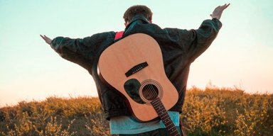 Український співак з'явився у світовому топ 10 рок-хітів: яку композицію шукають в Shazam