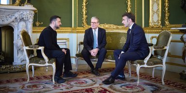 В воздухе, на морях и в энергетике: Макрон предложил Украине заключить перемирие на месяц