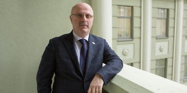 Украинская экономика — это истощенная корова. Дайте ей вздохнуть, а потом требуйте, — Григол Катамадзе