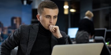Оператора поранили, зв'язку з Ткачем досі немає: УП розкрила деталі затримання колег