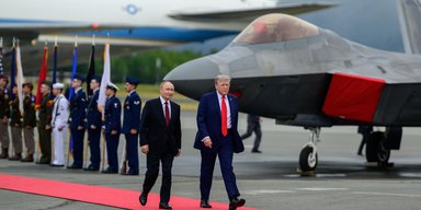 "Рискованный шаг": Трамп не откажется от мирного соглашения с Путиным из-за идеи противодействия Китаю, — Politico