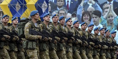 Командовать парадом буду я. От Кравчука до Порошенко: как президенты праздновали День независимости