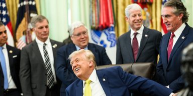 Удар в спину Украине: Трамп отменил пошлины и санкции против России в соответствии с "законом Грема"