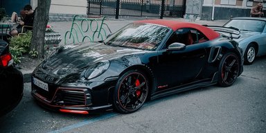 У Києві помітили потужний спорткар Porsche із рідкісним тюнінгом (фото)