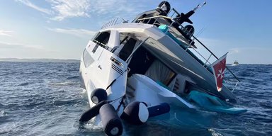 Роскошная яхта за $9 млн затонула в Средиземном море спустя 4 дня после покупки (фото, видео)