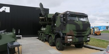 В Германии показали РСЗО JFS-M, интегрированную с грузовиком Iveco: детали нового проекта