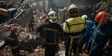 Удар по 5-поверховому будинку у Києві: з-під завалів врятували кота Семена (відео)