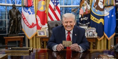 Виза для миллионеров: Трамп запустил "Золотую карту"