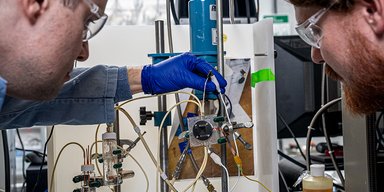 Ученые решили давнюю проблему: топливо теперь можно получать из CO2 (фото)