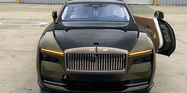 Розкіш за $420 000: в Україну привезли перший електромобіль Rolls-Royce (фото)