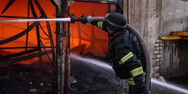Россияне атаковали Херсонскую ТЭЦ: горожан просят покинуть облцентр (видео)