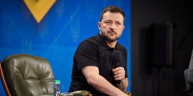 Зеленський назвав Путіна "старим дідом" і прокоментував його візит в Азербайджан (відео)
