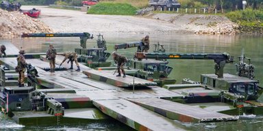Перекидати понтони можна у районі села Львове на Херсонщині, — експерт