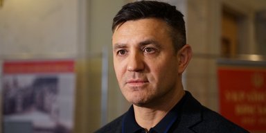 Тищенко продолжает делать вид, что он из властной команды — СМИ