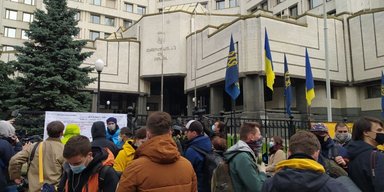 Ключевой для украинской государственности. Националисты требуют от КСУ оставить закон о языке