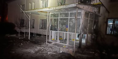 РФ атаковала Киев "шахедами": повреждено здание детской поликлиники, раздаются взрывы, что известно