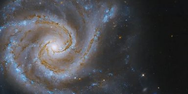 "Перетягування каната": телескоп NASA показав галактичну боротьбу без переможця (фото)