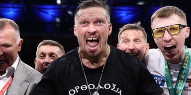 Олександр Усик нокаутував Дюбуа: українські зірки вітають чемпіона (фото)