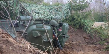 Білоруси поставили блокпост із танком і БМП біля кордону: що відбувається (фото)