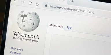 Статьи в "Википедии" будет писать ИИ: сохранят ли работу люди-редакторы