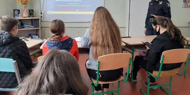 Более 700 случаев за два месяца: россияне вербуют подростков для "минирования" школ в Украине
