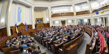 В Раде заседание по поправкам к закону о бюджете длилось более 10 часов (фото)