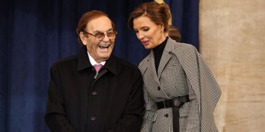 Мисс Украина Александра Николаенко появилась на инаугурации Трампа с 89-летним супругом (фото)
