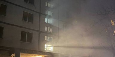 У Харкові "Шахеди" влучили по багатоповерхівці і біля медзакладу: спалахнула пожежа, є постраждалі