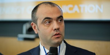Экс-глава украинской ГТС Макогон выехал за границу, оформив "командировку", — политолог