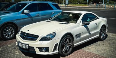 В Україні помітили дуже рідкісний заряджений Mercedes 2000-х (фото)