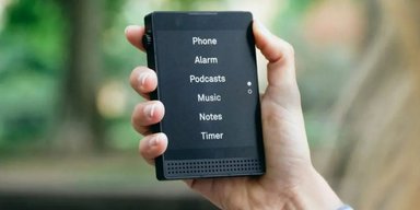 Для уставших от смартфонов: вышел "глупый" телефон Light Phone III без соцсетей (фото)