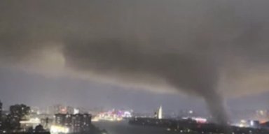 Торнадо вытащил китайца из квартиры на 12 этаже: унес даже шкафы и диван