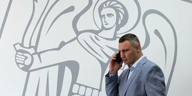 Кличко в нокдауне. Одна велосипедная дорожка узка для мэра и президента