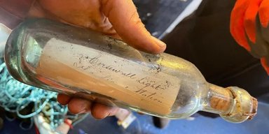 В Шотландии нашли в бутылке письмо, которое написали более 130 лет назад: оно открыло тайну маяка