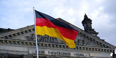 РФ начала гибридную войну против Германии, – Bloomberg
