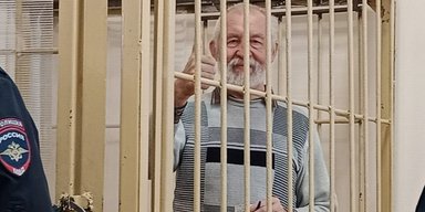 Писал об убийствах в Буче и ударе по Мариуполю: в РФ депутата отправили в психбольницу