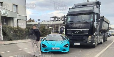 В Украине попал в ДТП 750-сильный суперкар McLaren стоимостью более 300 000 евро (видео)