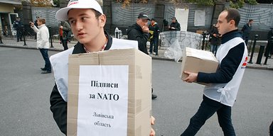 Интеграция с шашечками. Что изменит закрепление в Конституции Украины курса на ЕС и НАТО