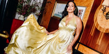 Модель "plus-size" Эшли Грэм в гламурном платье появилась вечеринке Harper's Bazaar (фото)