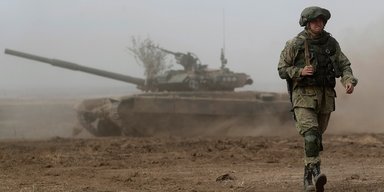 "Намагаються економити": окупанти йдуть у "м'ясні штурми", але бережуть бронетехніку, — Гуменюк