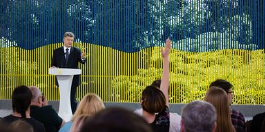 Петр Порошенко о Донбассе, референдуме, договоренностях с Фирташем и Марше равенства